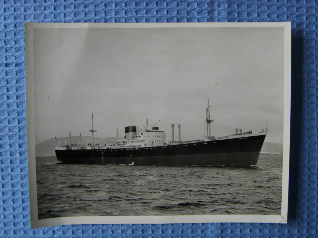 OVERSIZE B/W PHOTOGRAPH OF THE OLD BANK LINE VESSEL 'THE ASHBANK'