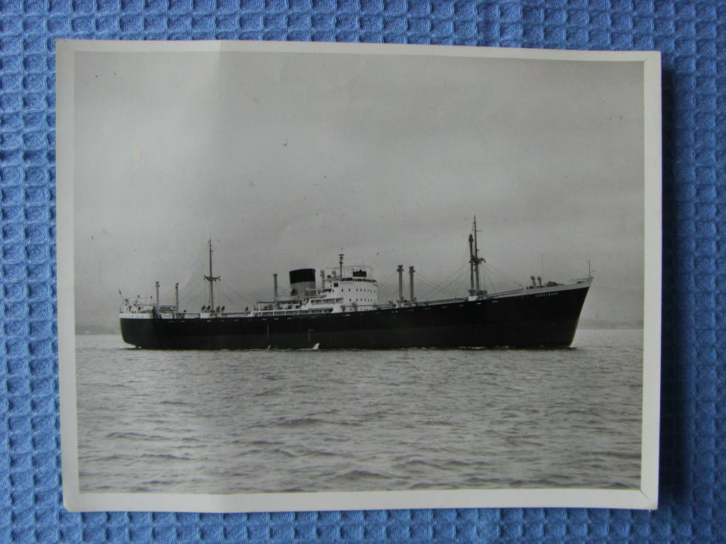 OVERSIZE B/W PHOTOGRAPH OF THE OLD BANK LINE VESSEL 'THE GARRYBANK'