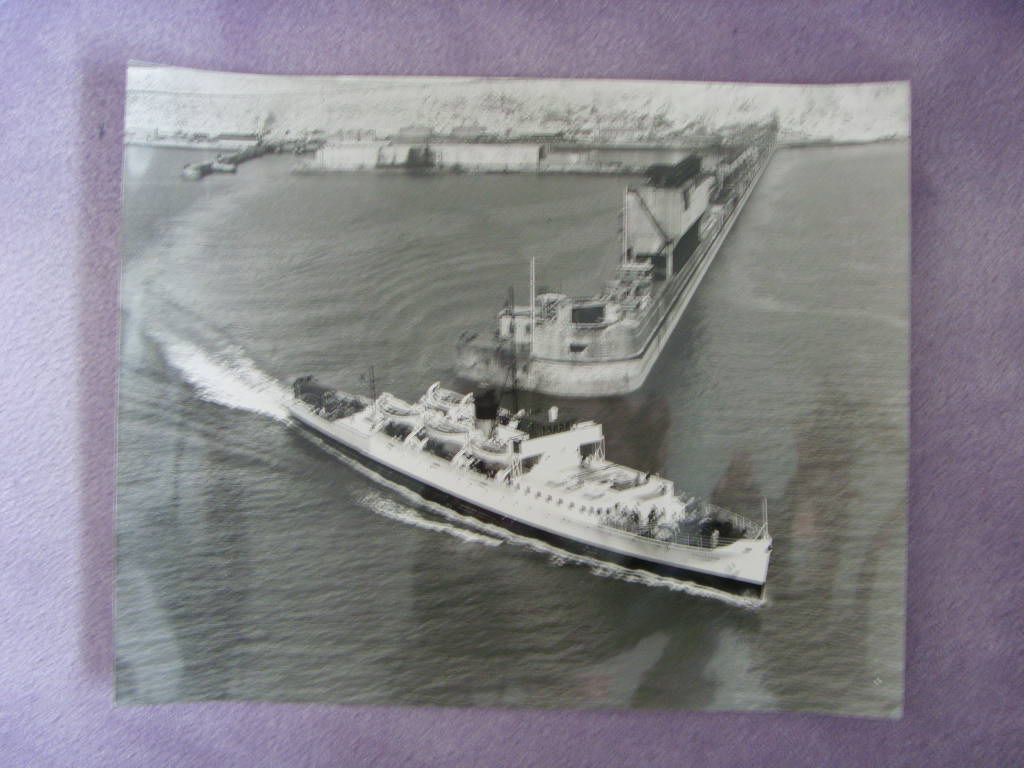 EXTRA LARGE SIZE B/W PHOTOGRAPH OF THE CROSS CHANNEL VESSEL HALLADALE SEEN LEAVING PORT