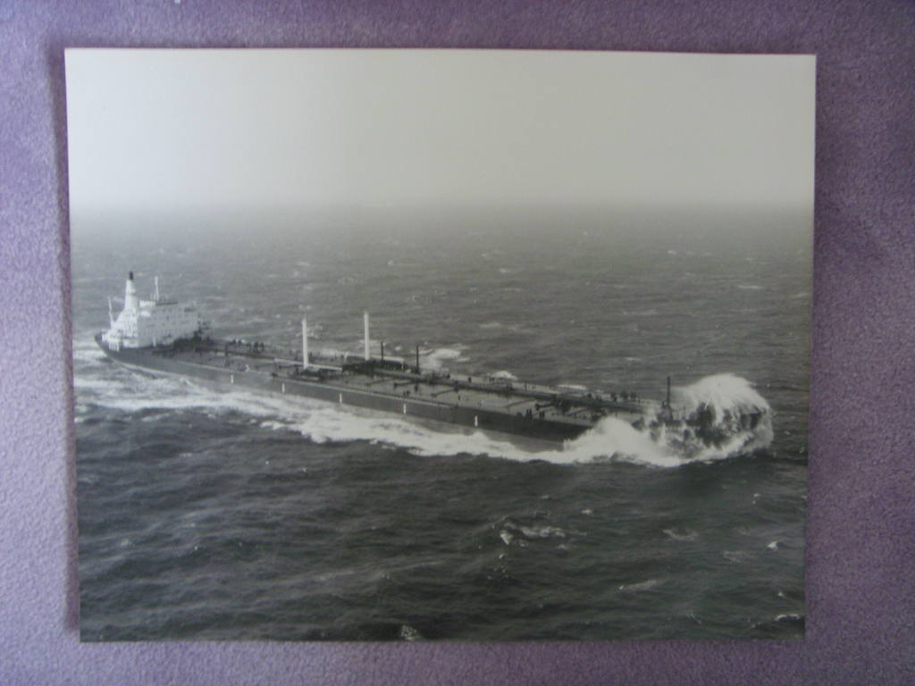 EXTRA LARGE SIZE B/W PHOTOGRAPH OF THE BRITISH VESSEL LONDON PRIDE