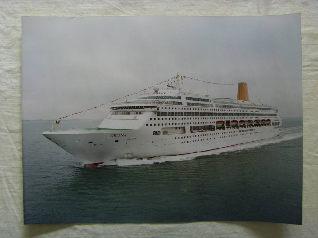 LARGE SIZED COLOUR PHOTOGRAPH OF THE ORIGINAL VESSEL THE ORIANA