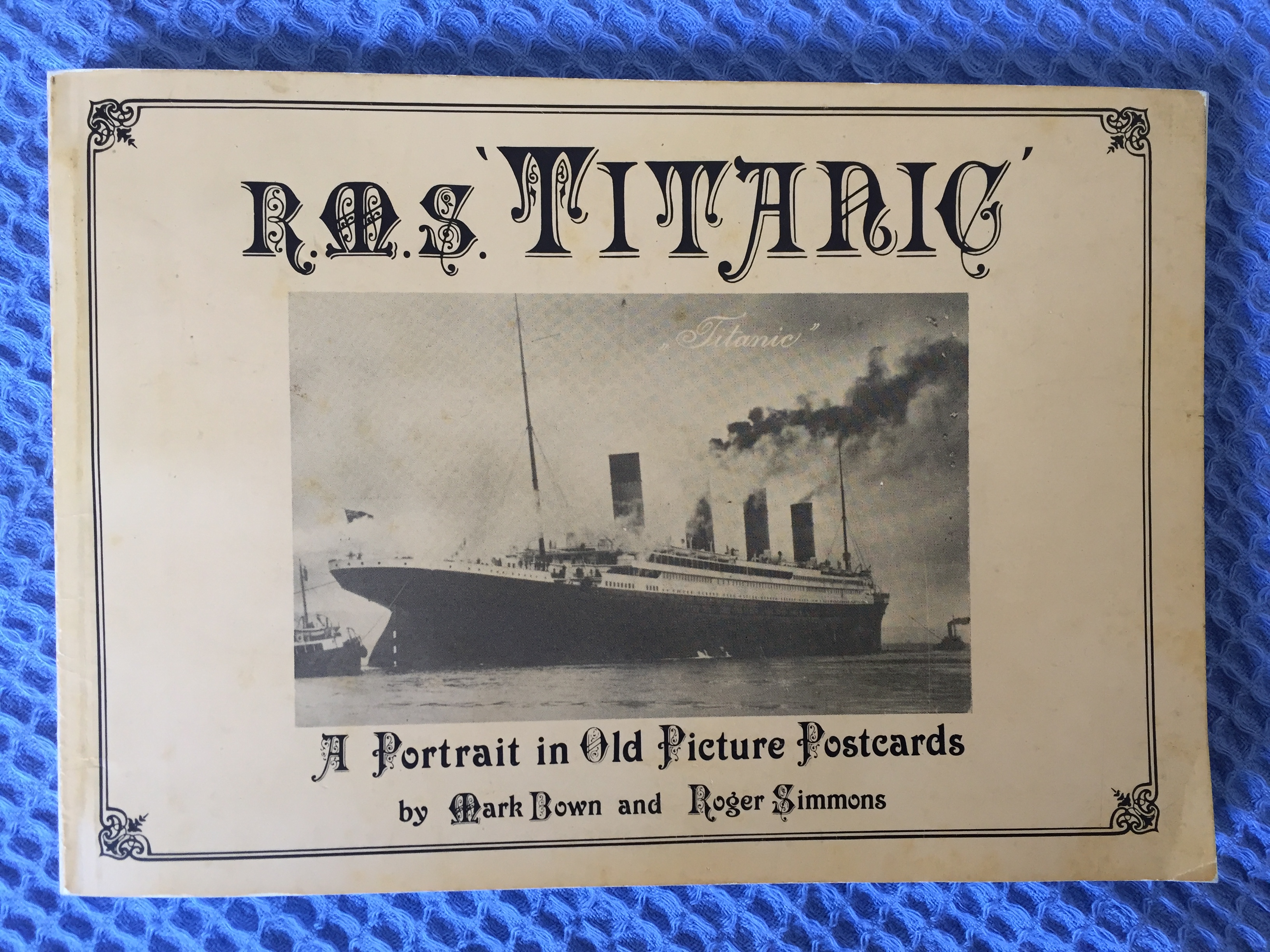 FANTASTIC BOOKLET OF MANY TYPES OF TITANIC POSTCARDS